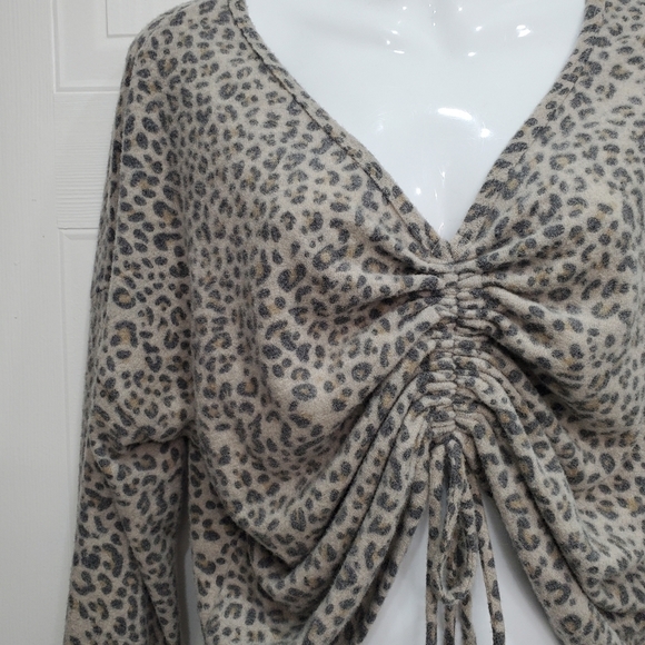 𝅺leapord Print Super Soft Rouched Top - Picture 8 of 10